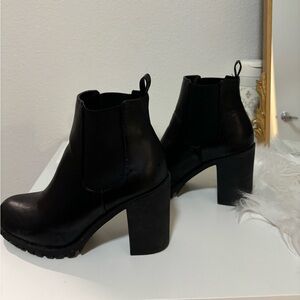 Platform ankle boots
